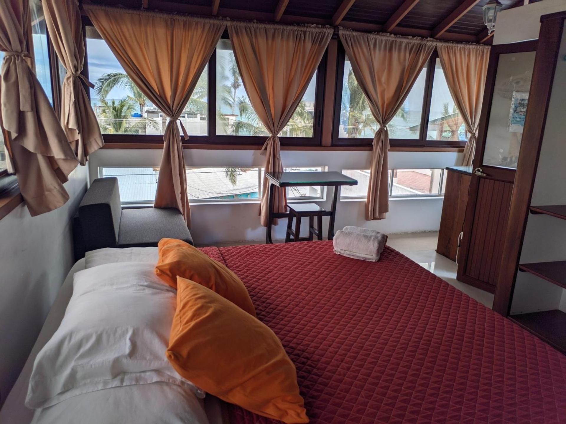 Sun Island Hotel Puerto Villamil Exterior photo
