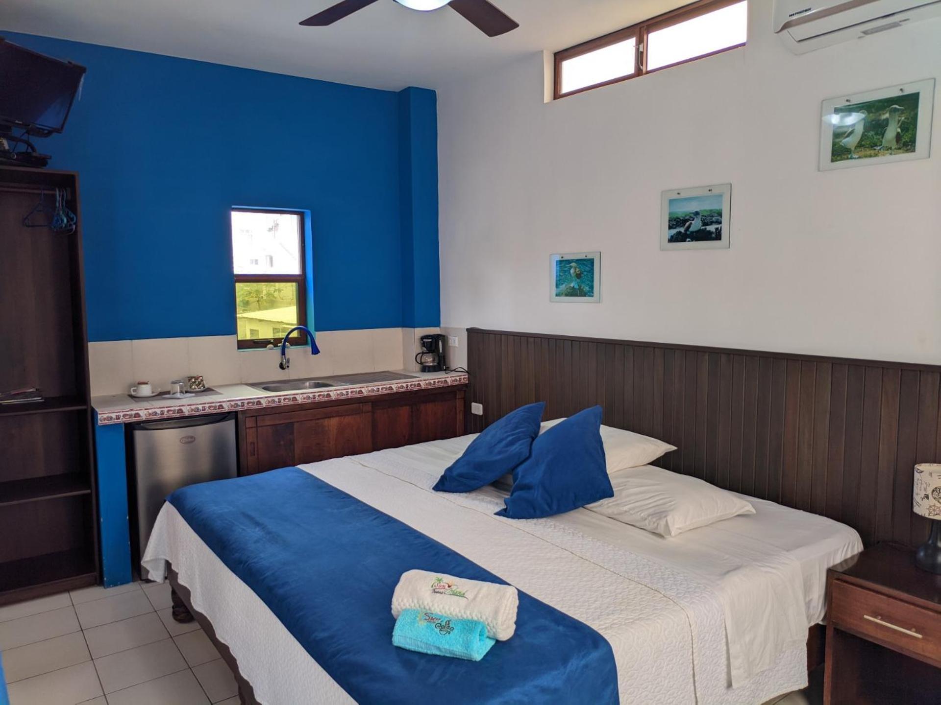 Sun Island Hotel Puerto Villamil Exterior photo