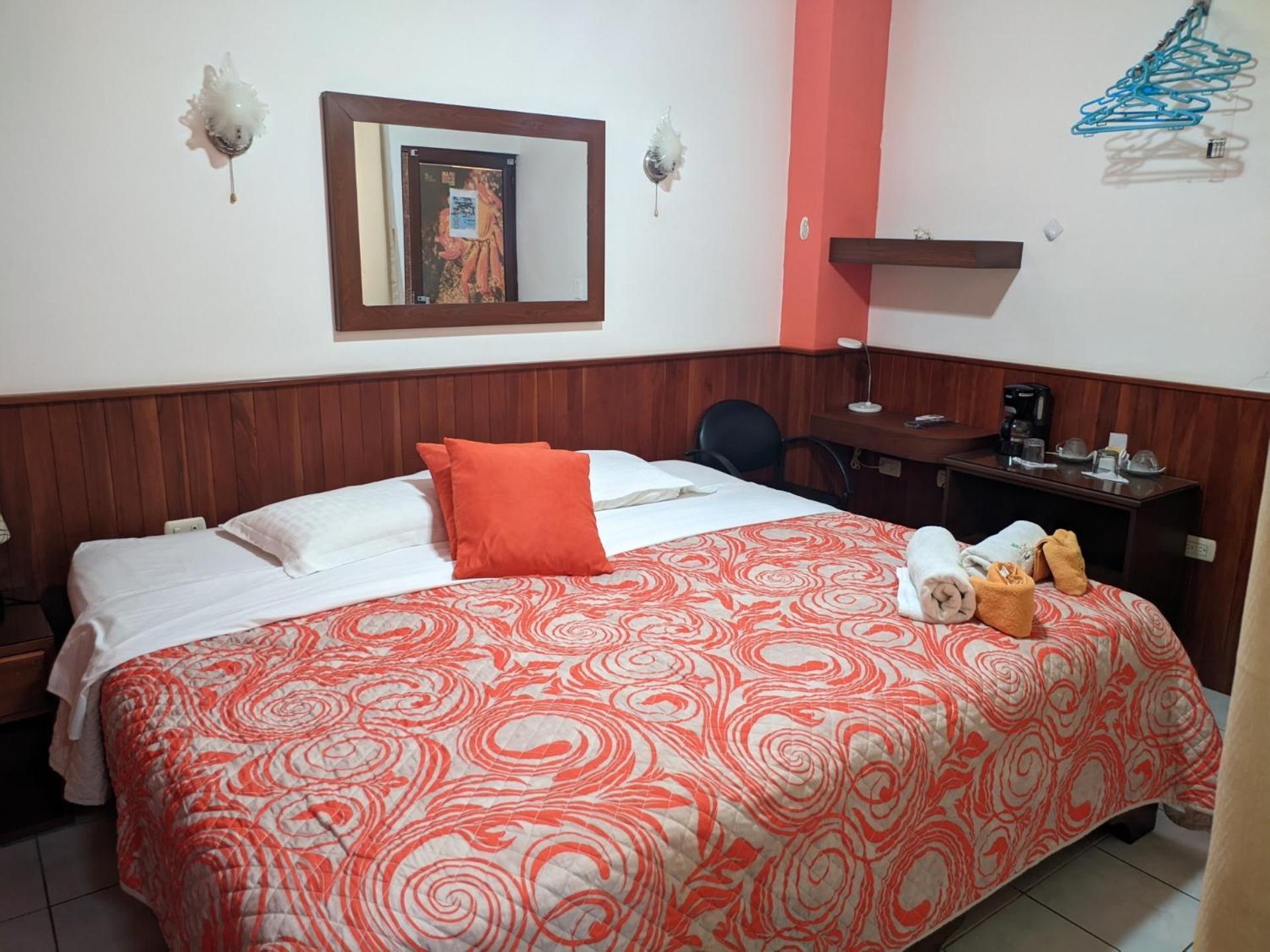 Sun Island Hotel Puerto Villamil Exterior photo