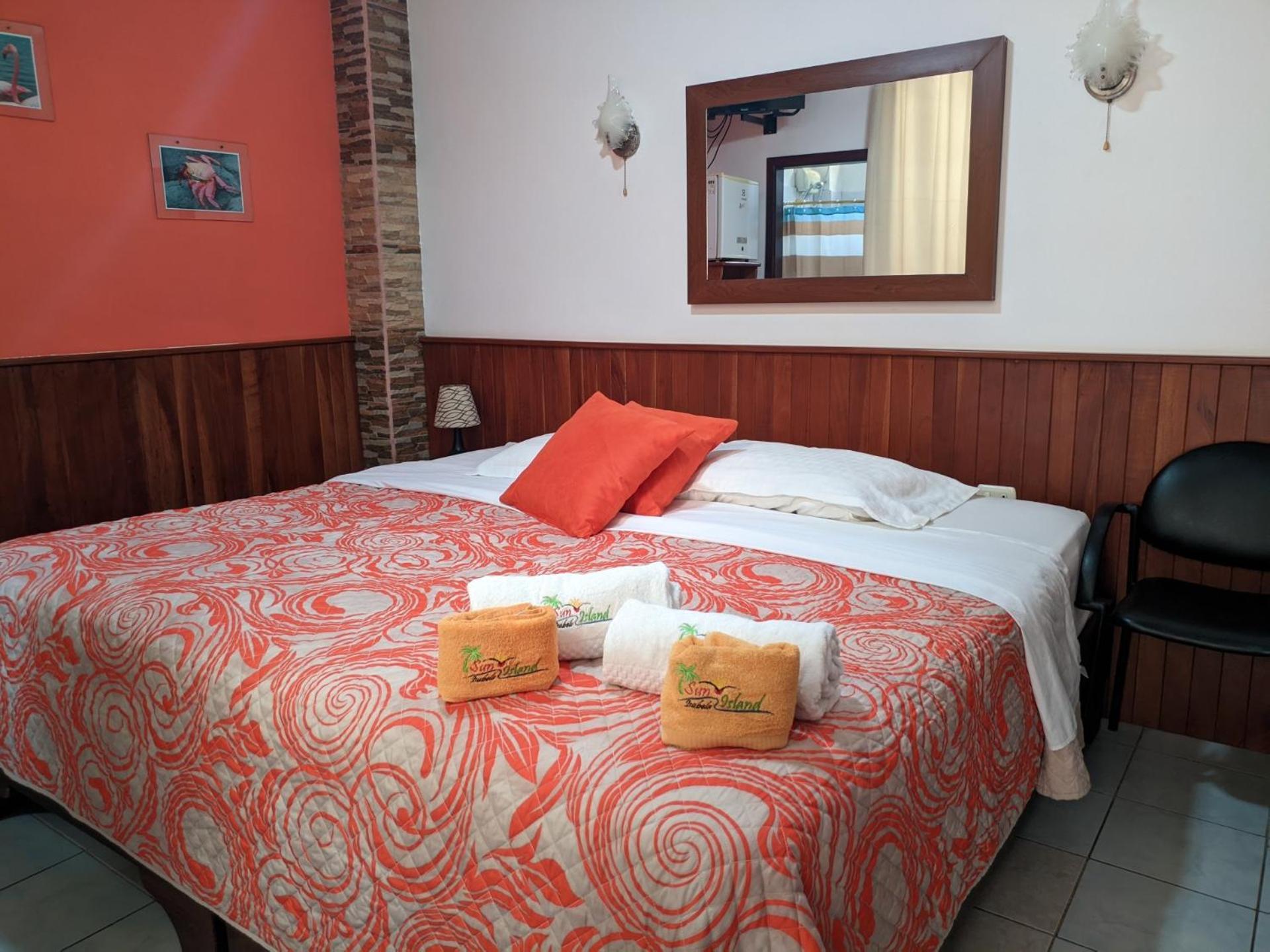 Sun Island Hotel Puerto Villamil Exterior photo