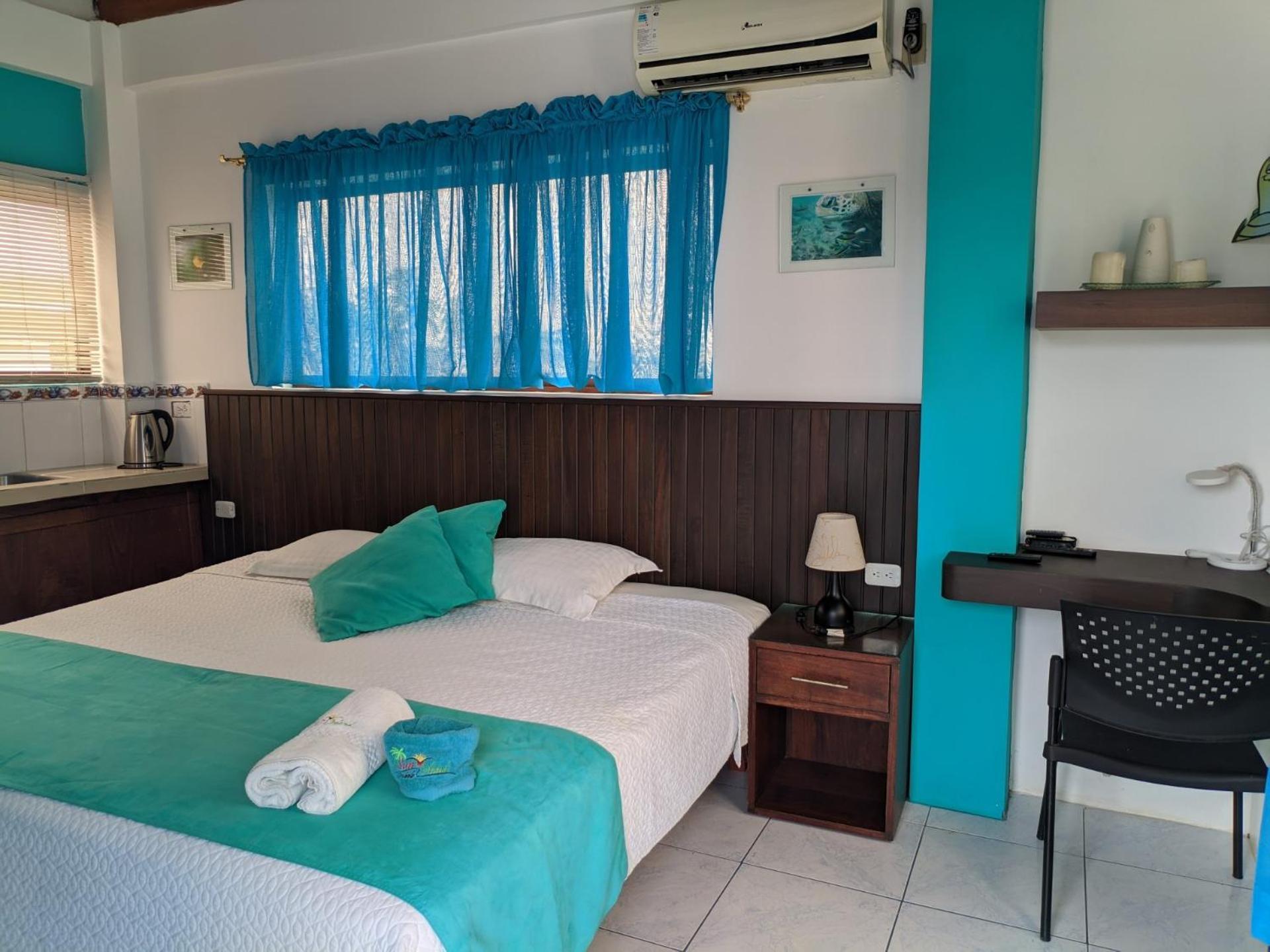 Sun Island Hotel Puerto Villamil Exterior photo