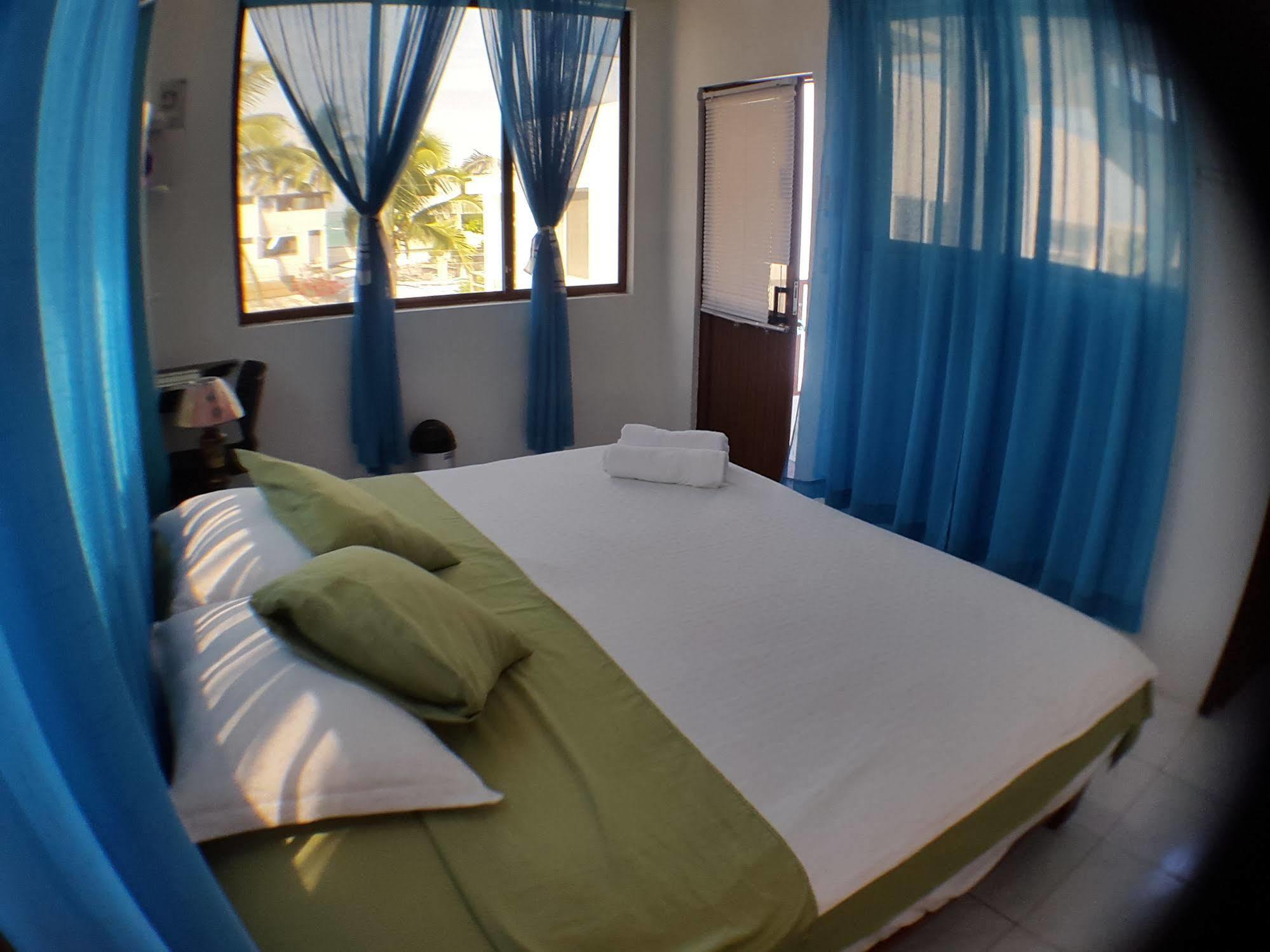 Sun Island Hotel Puerto Villamil Exterior photo